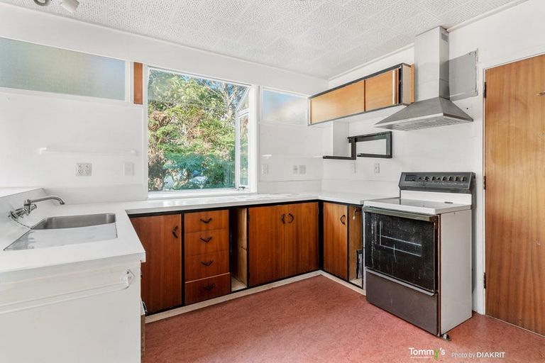 Photo of property in 12 Versailles Street, Karori, Wellington, 6012