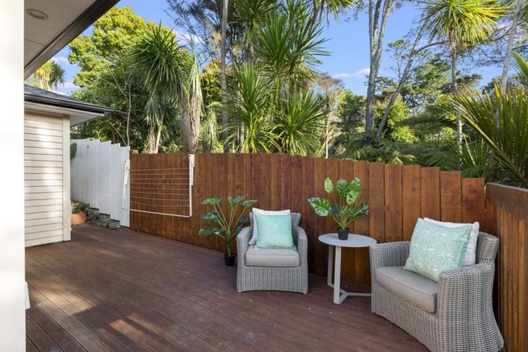 Photo of property in 2/41 Fairmount Road, Titirangi, Auckland, 0604