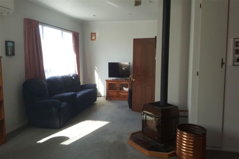 Photo of property in 90 Rhodes Street, Waimate, 7924