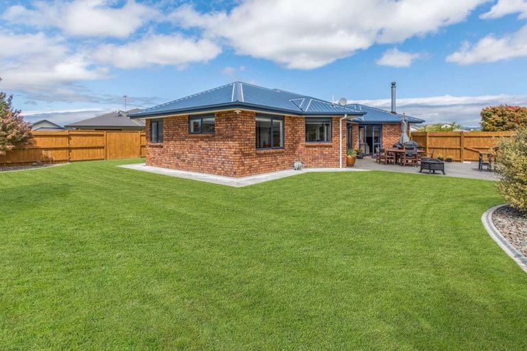 Photo of property in 5 Meridian Grove, Kelvin Grove, Palmerston North, 4414