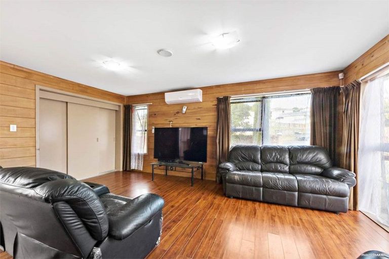 Photo of property in 60 Cedar Heights Avenue, Massey, Auckland, 0614