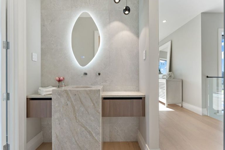 Photo of property in 9 Halcyon Bay Lane, Wainui, 0992
