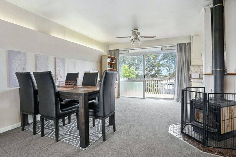 Photo of property in 37 Beaubank Road, Kelston, Auckland, 0602