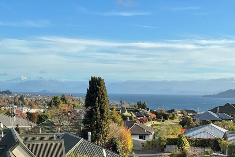 Photo of property in 6 Astelia Way, Waipahihi, Taupo, 3330