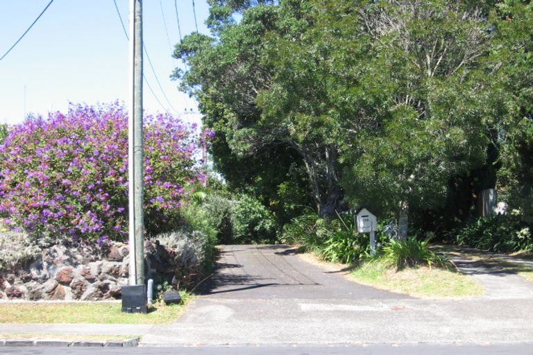 Photo of property in 190 Onewa Road, Birkenhead, Auckland, 0626