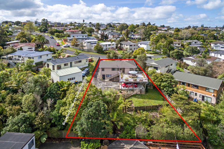 Photo of property in 24 Deverell Place, Northcross, Auckland, 0632