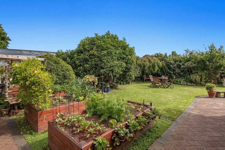 Photo of property in 9 Edgewater Grove, Whakatane, 3120