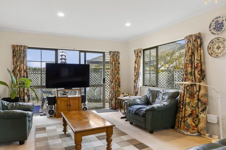 Photo of property in 31 Lakeridge Close, Rangatira Park, Taupo, 3330