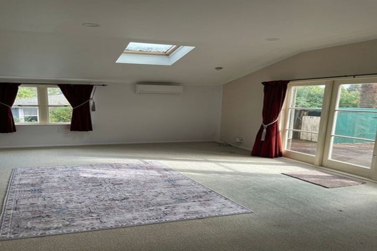 Photo of property in 18 Triangle Road, Massey, Auckland, 0614