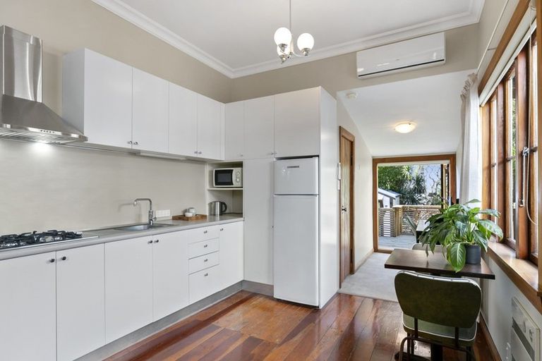 Photo of property in 29 Edinburgh Terrace, Berhampore, Wellington, 6023