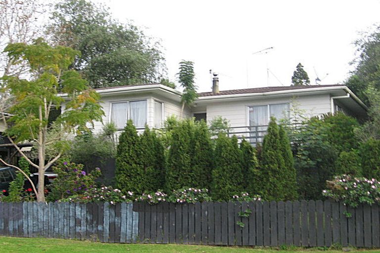 Photo of property in 18 Aldern Road, Massey, Auckland, 0614
