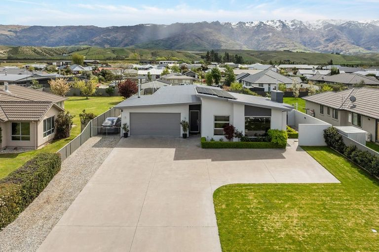 Photo of property in 15 De Bettencor Place, Mount Pisa, Cromwell, 9383