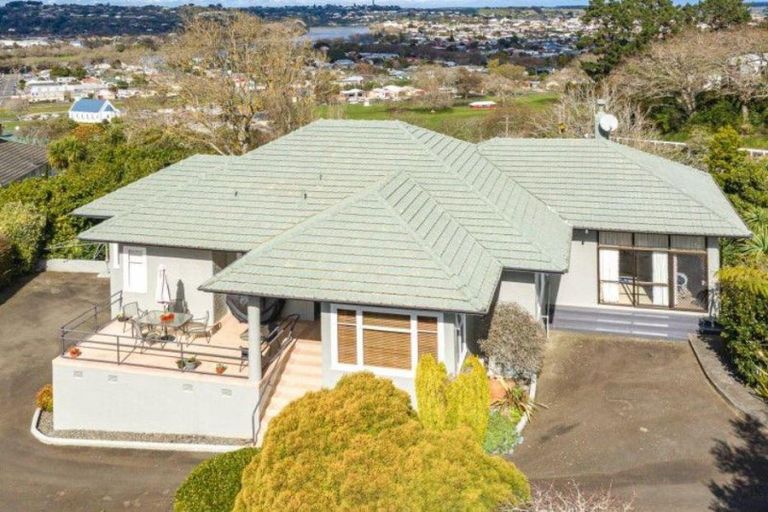 Photo of property in 4 Hillside Terrace, Saint Johns Hill, Whanganui, 4500