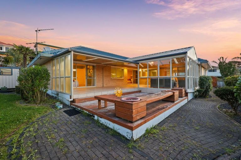 Photo of property in 33 Wiltshire Place, Somerville, Auckland, 2014