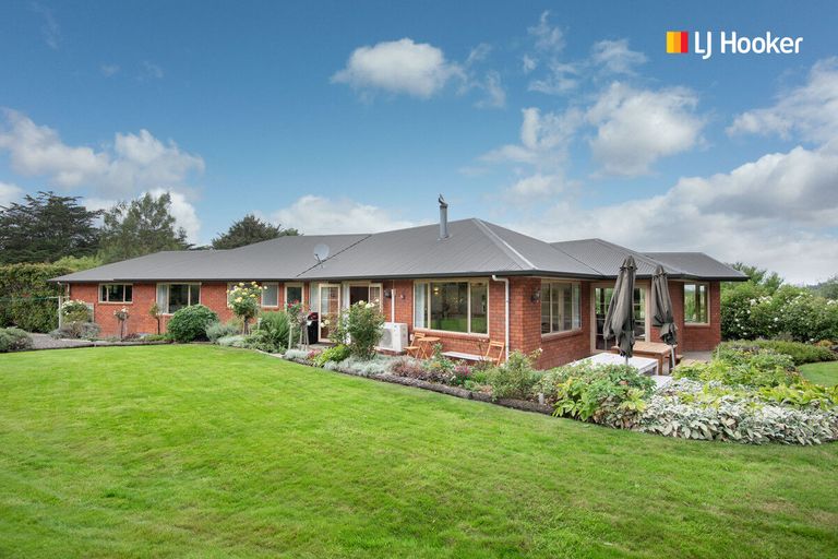 Photo of property in 16 Woodside Road, Woodside, Outram, 9073