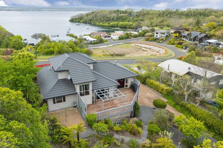 Photo of property in 19 Te Urunga Place, Acacia Bay, Taupo, 3330