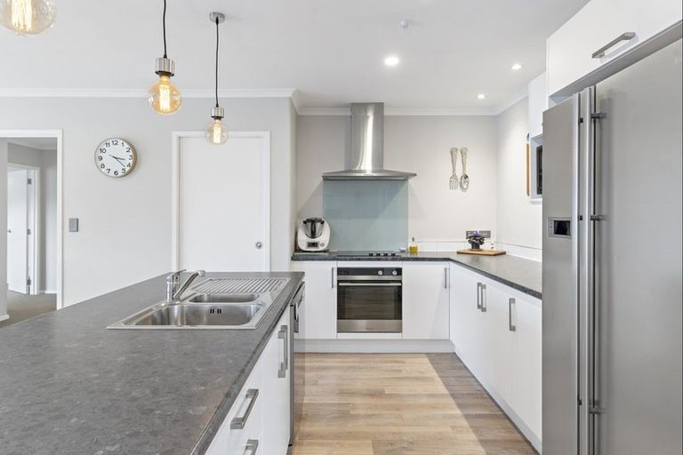 Photo of property in 4 Routhan Way, Carterton, 5713