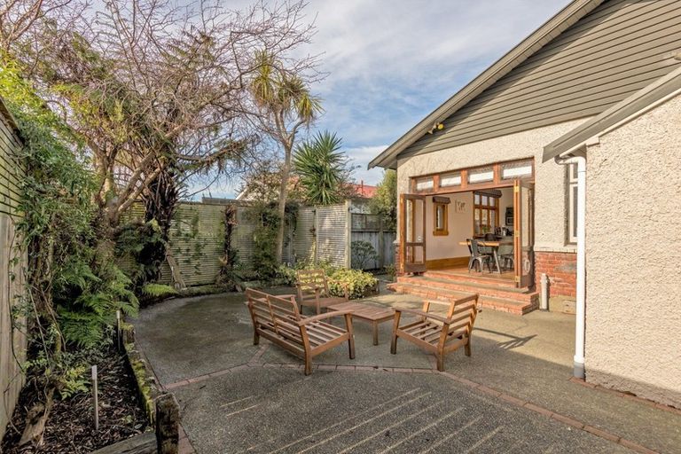 Photo of property in 33 Knowles Street, Terrace End, Palmerston North, 4410