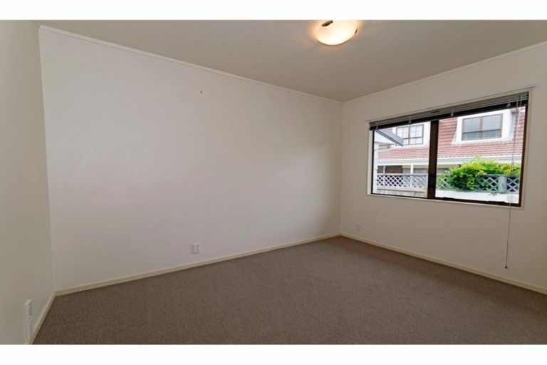 Photo of property in 2/36 Takapu Street, Henderson, Auckland, 0612