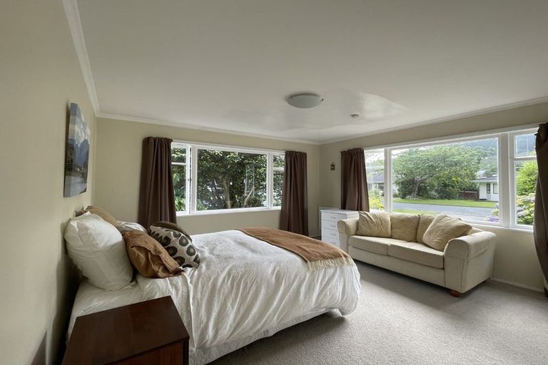 Photo of property in 15 Rossiter Street, Tawa, Wellington, 5028