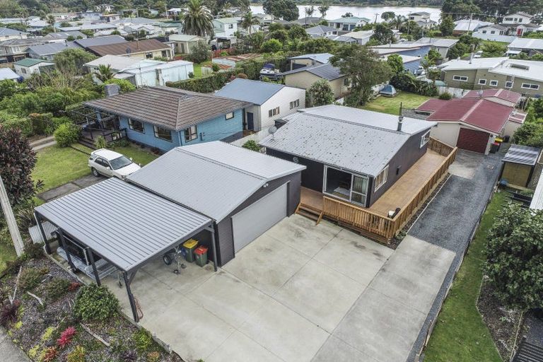 Photo of property in 18 Athenree Road, Athenree, Katikati, 3177