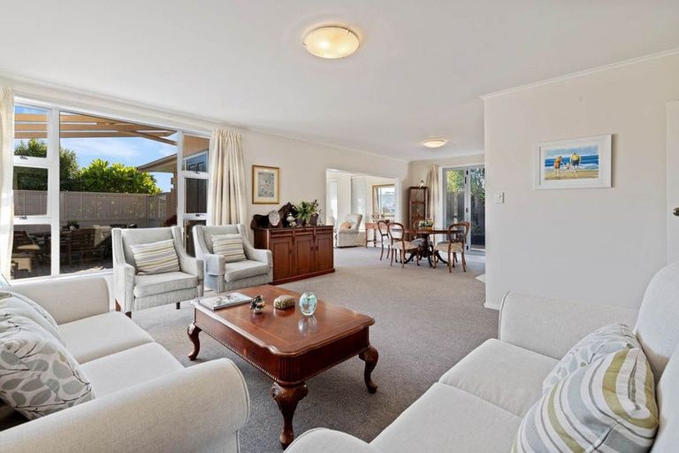 Photo of property in 32 Fielding Crescent, Farm Cove, Auckland, 2012