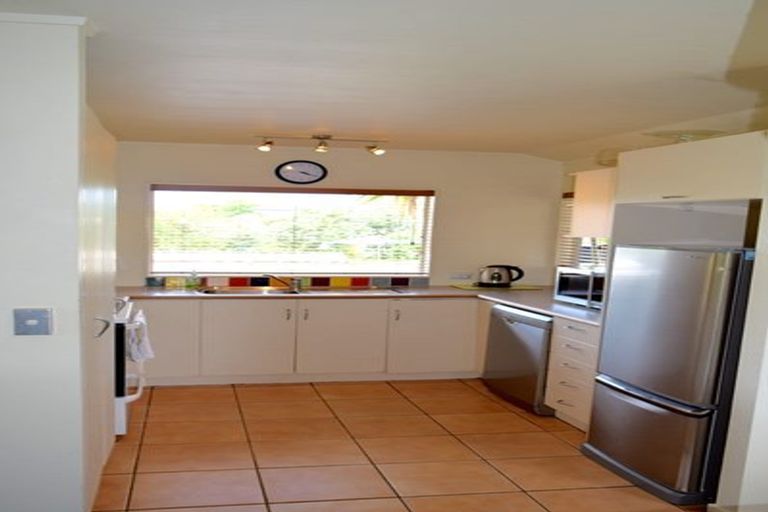 Photo of property in 2/45 Charlotte Street, Stanmore Bay, Whangaparaoa, 0932