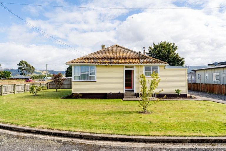 Photo of property in 1 Saunders Road, Mosgiel, 9092