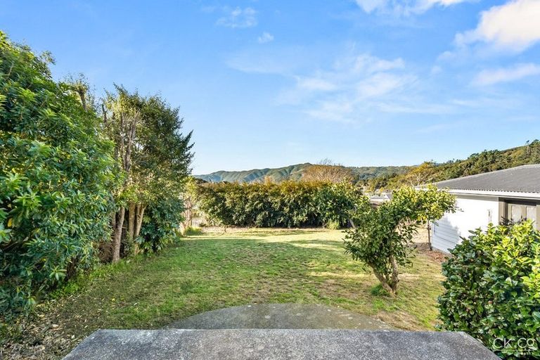 Photo of property in 5 Reid Road, Wainuiomata, Lower Hutt, 5014