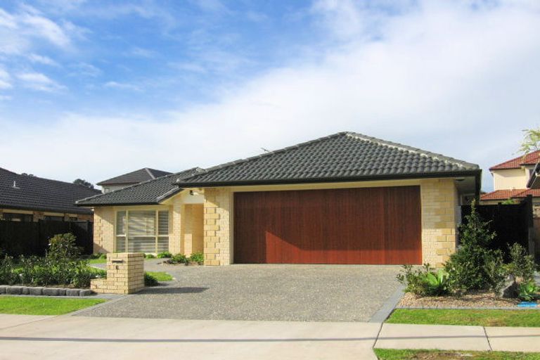 Photo of property in 6 Pennygale Close, Flat Bush, Auckland, 2016