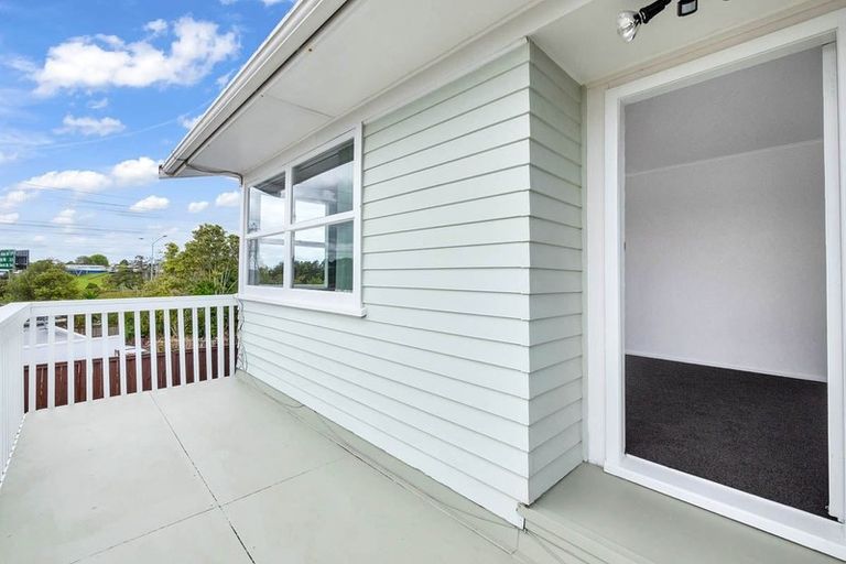 Photo of property in 141 Flanshaw Road, Te Atatu South, Auckland, 0610