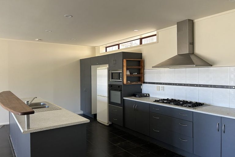 Photo of property in 5 Mitika Way, Strathmore Park, Wellington, 6022