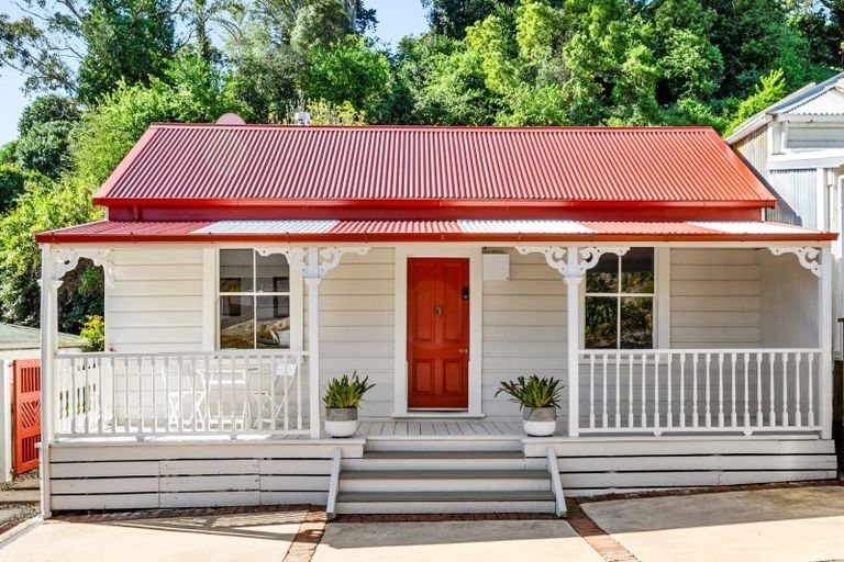 Photo of property in 95 Milton Road, Bluff Hill, Napier, 4110