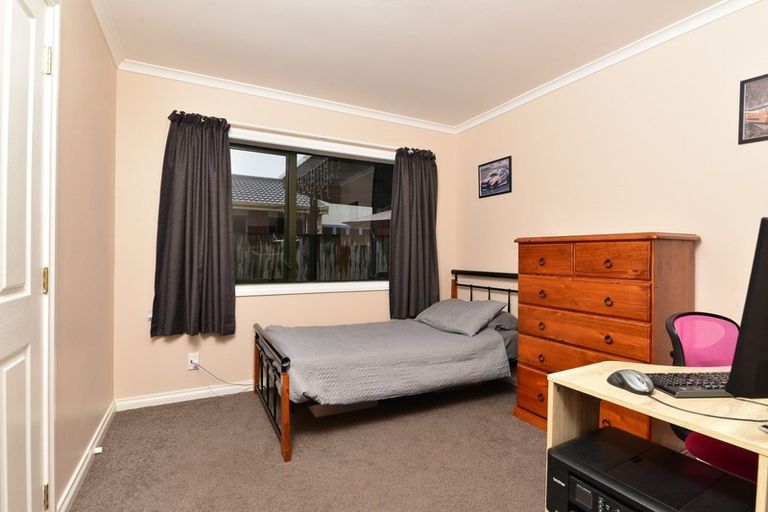 Photo of property in 52 Waiwherowhero Drive, St Andrews, Hamilton, 3200