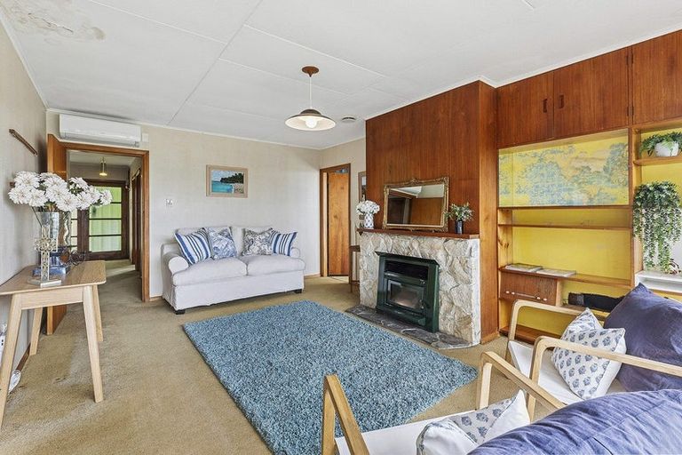Photo of property in 15 Spur Grove, Titahi Bay, Porirua, 5022