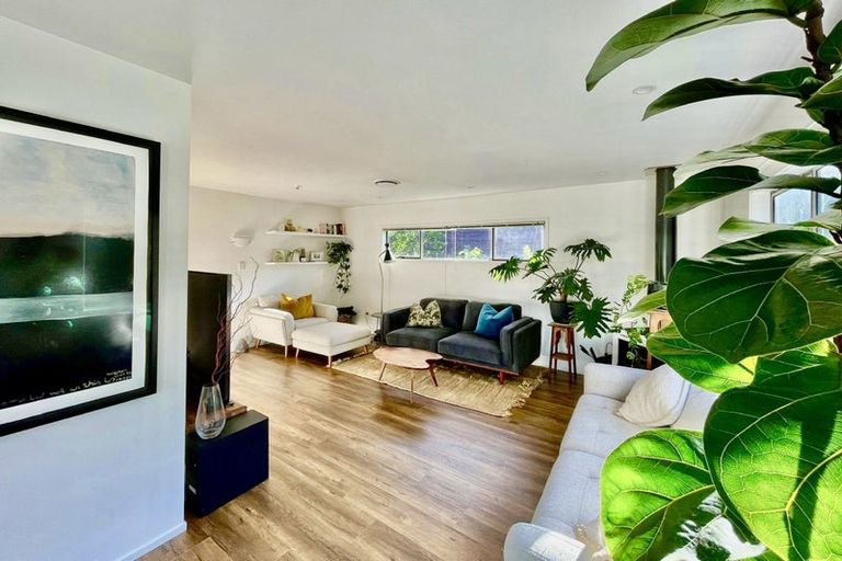 Photo of property in 2/56 Knightsbridge Drive, Forrest Hill, Auckland, 0620