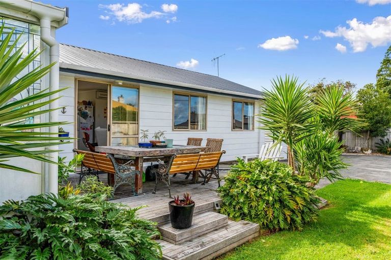 Photo of property in 5 South Road, Waipu, 0510