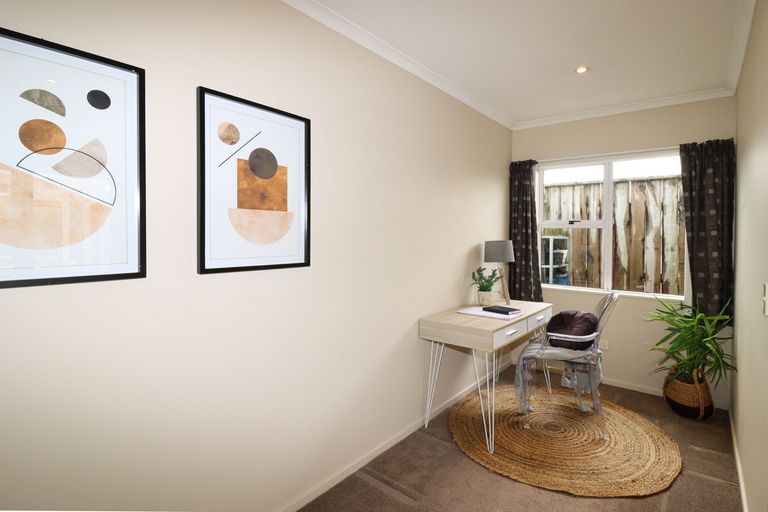 Photo of property in 28 Deller Drive, Carterton, 5713