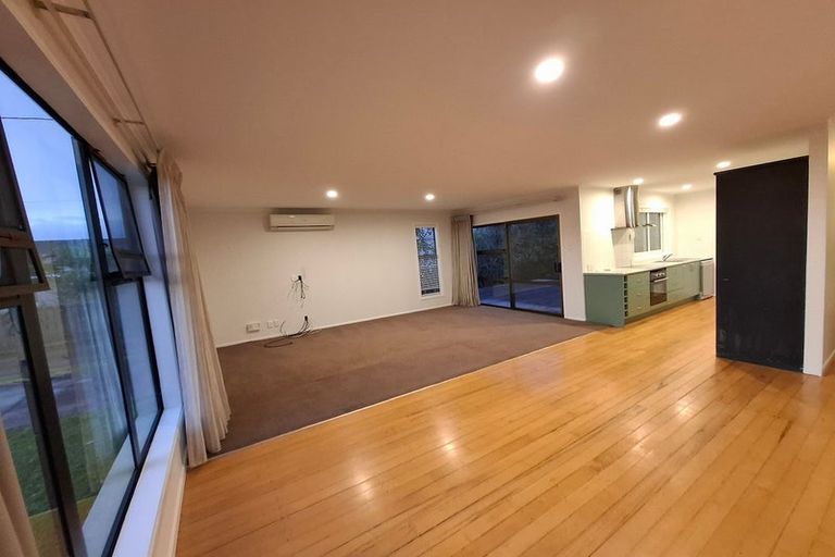 Photo of property in 22a Kirrie Avenue, Te Atatu South, Auckland, 0610