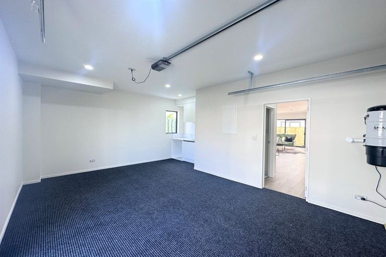 Photo of property in 12c Borrowdace Avenue, Botany Downs, Auckland, 2010