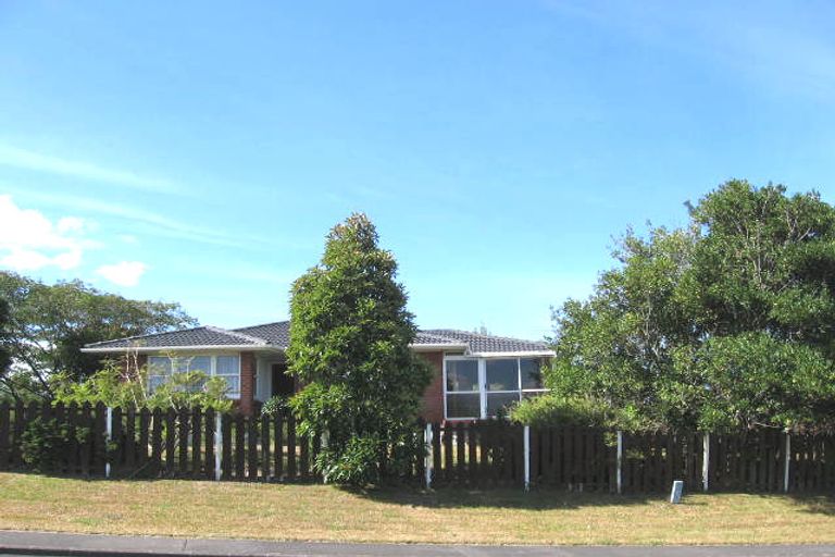 Photo of property in 6 Sycamore Drive, Sunnynook, Auckland, 0620
