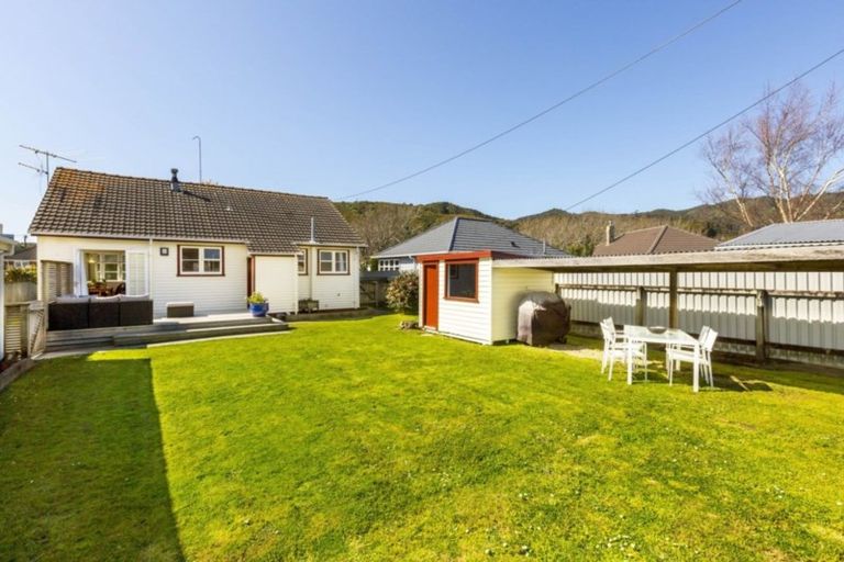 Photo of property in 51 Chapman Crescent, Naenae, Lower Hutt, 5011