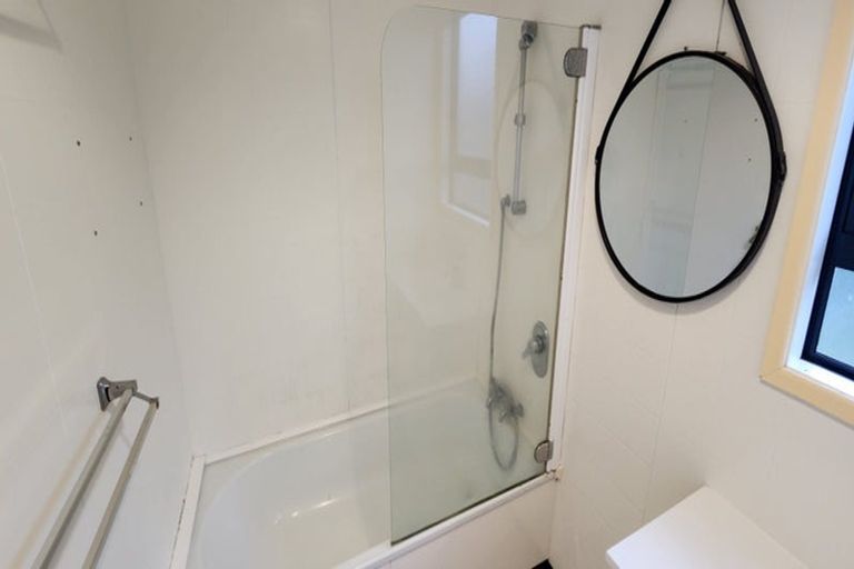 Photo of property in 13 Vancouver Place, Marfell, New Plymouth, 4310