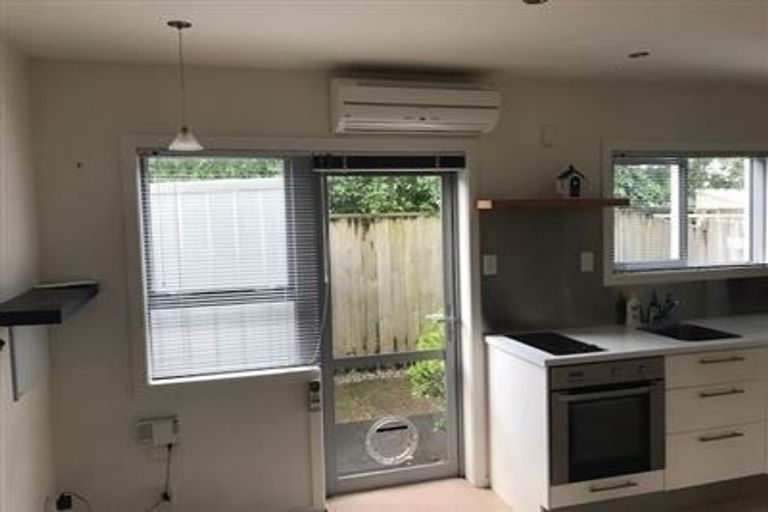 Photo of property in 1/72l Kitchener Road, Milford, Auckland, 0620