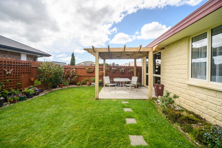 Photo of property in 22 Meridian Grove, Kelvin Grove, Palmerston North, 4414