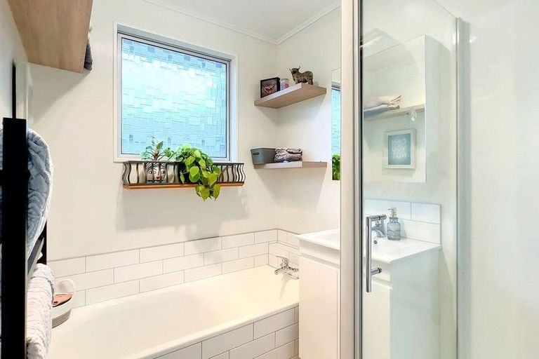 Photo of property in 7 Graham Grove, Waikanae, 5036