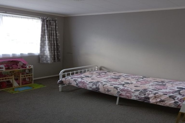 Photo of property in 1 Topeka Grove, Totara Park, Upper Hutt, 5018