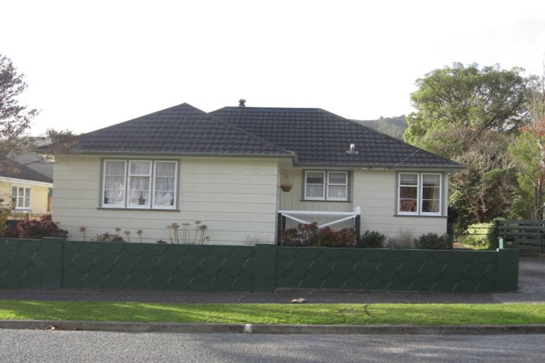 Photo of property in 73 Strand Crescent, Naenae, Lower Hutt, 5011