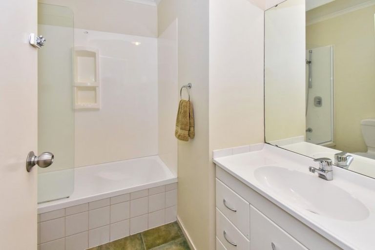 Photo of property in 5 Adair Place, Weymouth, Auckland, 2103