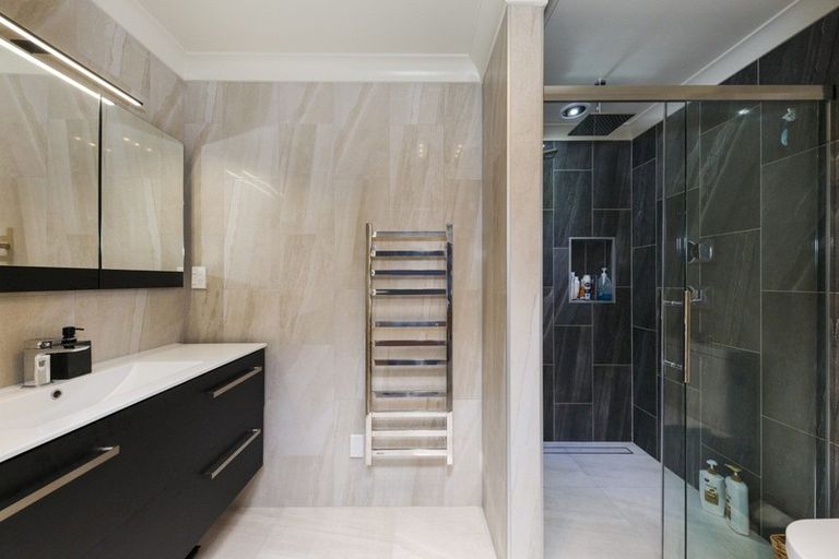 Photo of property in 38 Wikiriwhi Crescent, Awapuni, Palmerston North, 4412